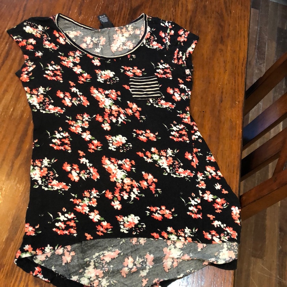 Cute floral hi low tee